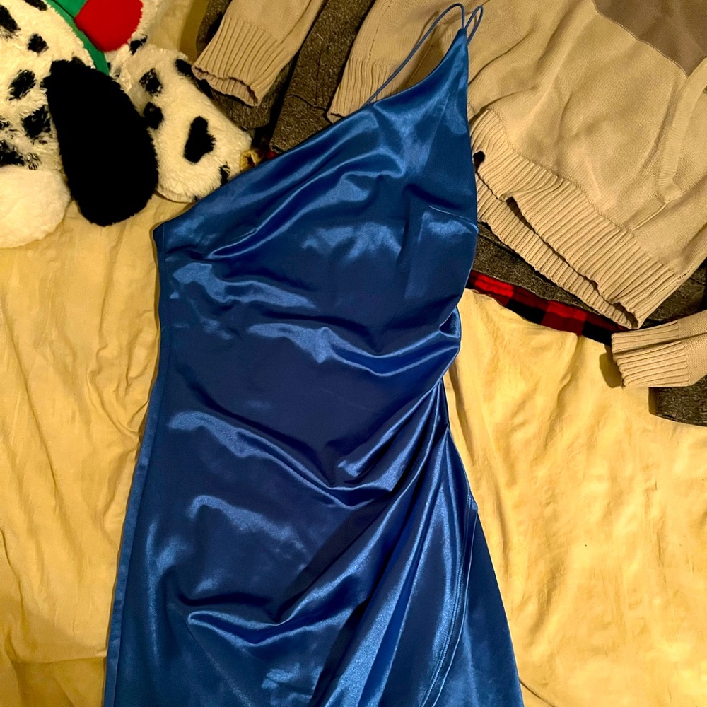 One sleeve blue dress